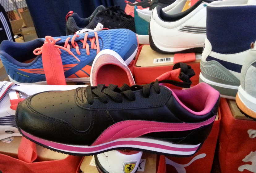 Magazyn z obuwiem sportowym sklep  (2)