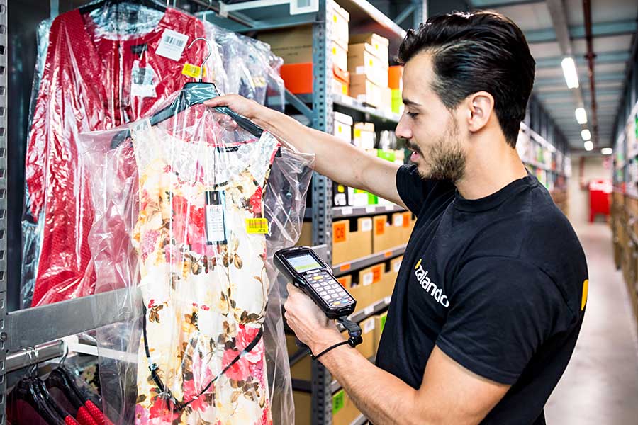 praca magazyn odziezy Szwajcaria 2026