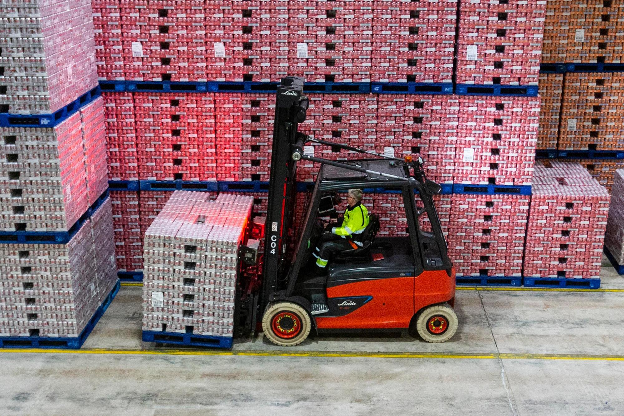 operator wózka widłowego na magazynie napojów 2026 x