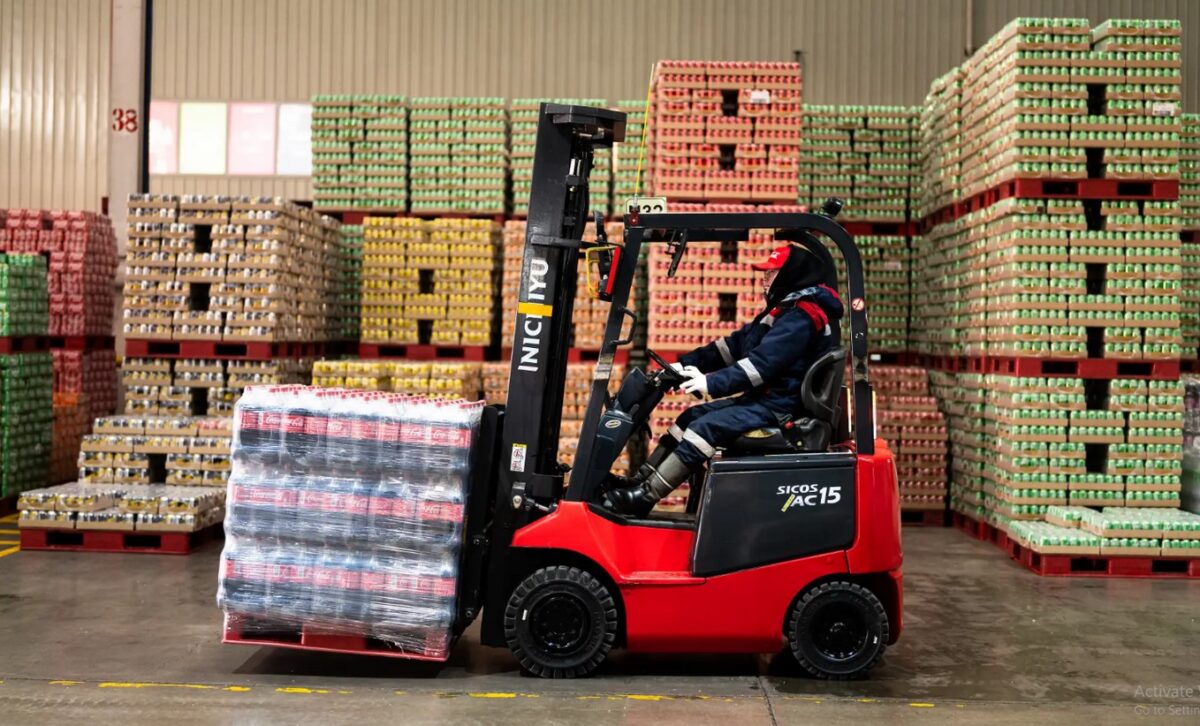 operator wózka widłowego na magazynie napojów 2026